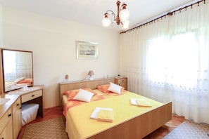 Appartement, 1 lit double et 1 canapé-lit | Wi-Fi gratuit, draps fournis