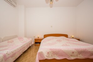 Apartamento, varias camas | Cocina privada | Placa de cocina y utensilios de cocina