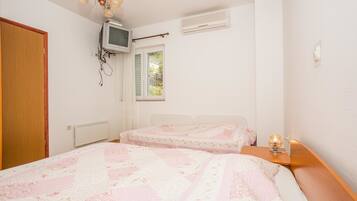 Appartement, plusieurs lits | Cuisine privée | Plaque de cuisson, batterie de cuisine, vaisselle et ustensiles