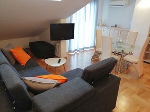Apartment, 1 Doppelbett und Schlafsofa | Wohnzimmer | Fernseher