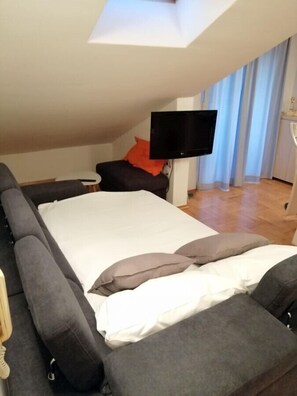 Departamento, 1 cama matrimonial y sofá cama | Wifi gratis y ropa de cama