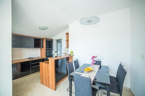 Lägenhet - flera sängar | Eget kök | Spishäll, diskmaskin och grytor/köksredskap