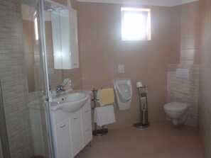 Appartement, plusieurs lits | Salle de bain
