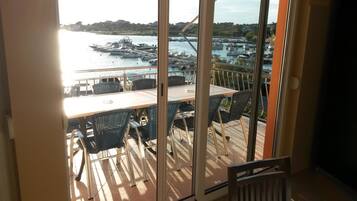 Departamento, varias camas | Balcón