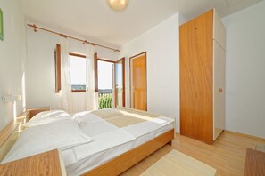 Apartment, Multiple Beds | Free WiFi, bed sheets
