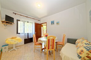Apartment, Multiple Beds | Living room