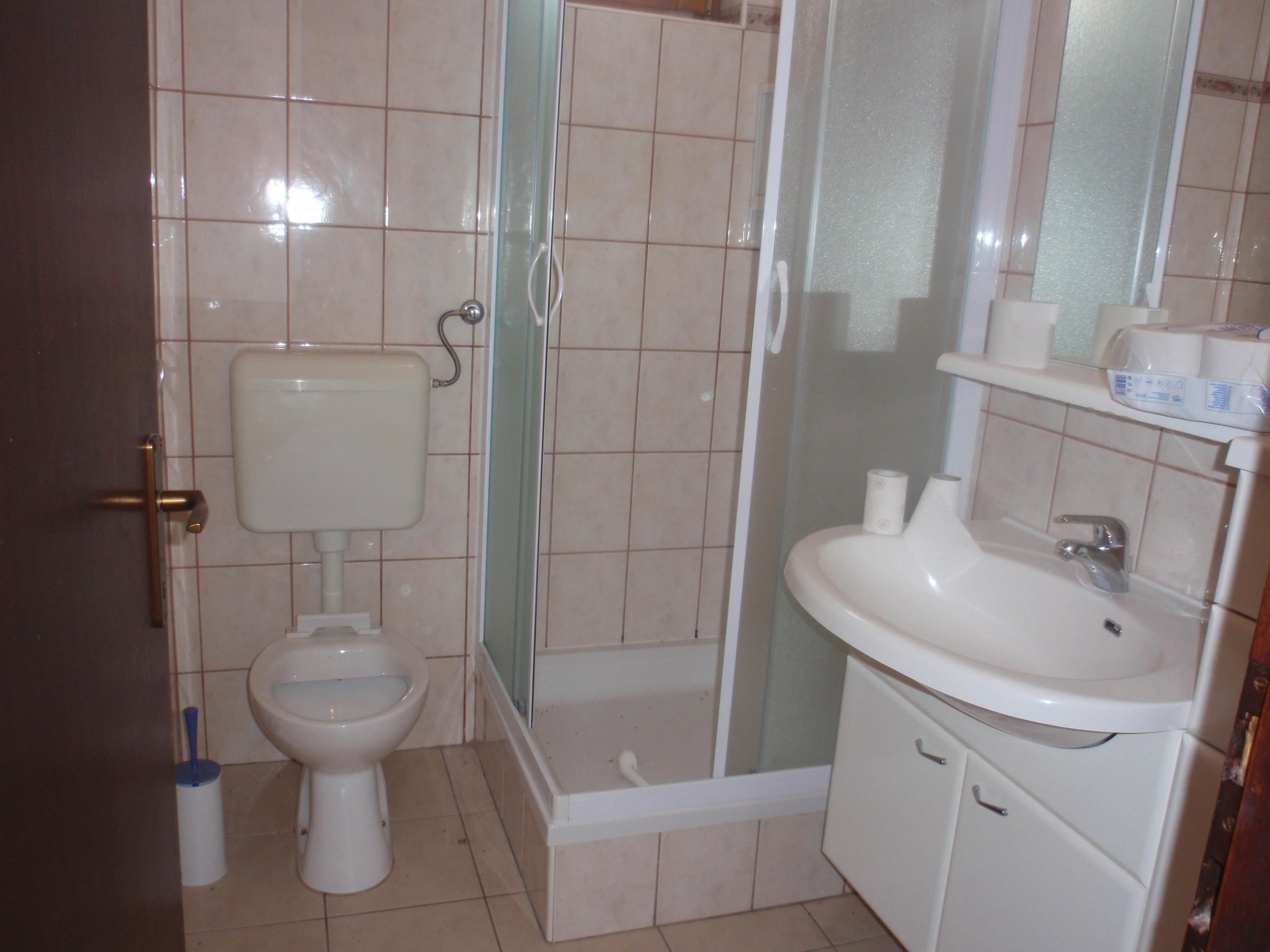 Apartment, Multiple Beds | Bathroom | Shower