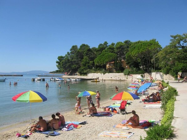 Beach nearby - Apartments Pende (Rab)