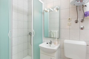 Apartment, 1 Double Bed | Bathroom