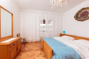 Apartamento, várias camas | Wi-Fi de cortesia, roupa de cama