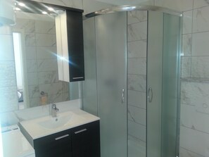 Apartment, 1 Double Bed with Sofa bed | Bathroom | Shower, hair dryer