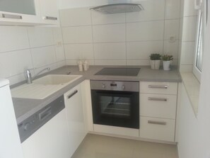 Appartement, 1 lit double et 1 canapé-lit | Cuisine privée | Réfrigérateur, micro-ondes, four, plaque de cuisson