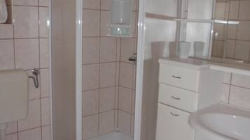 Apartment, Multiple Beds | Bathroom | Shower