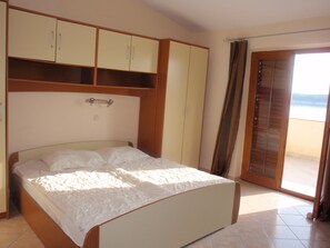 Apartment, Multiple Beds | Private kitchen