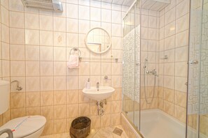Departamento, varias camas | Baño