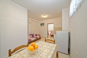 Apartment, Multiple Beds | Private kitchen