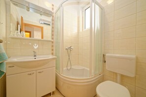 Departamento, 2 camas matrimoniales | Baño | Regadera y tina profunda 