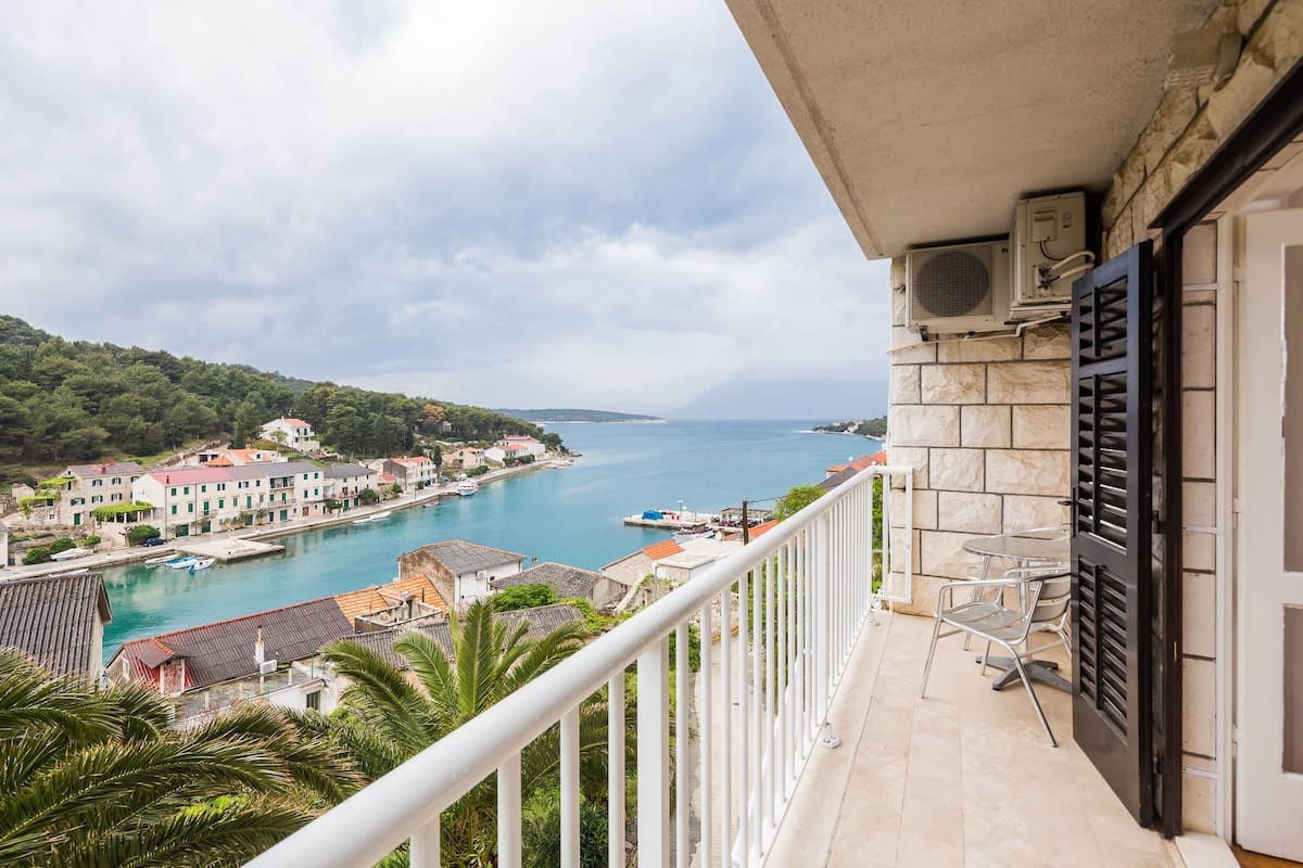 Apartamento, várias camas | Sacada