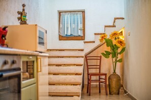 Apartment, Multiple Beds | Private kitchen | Fridge, microwave, oven, stovetop