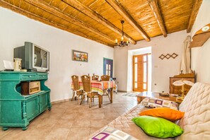 Apartment, Multiple Beds | Living room | TV