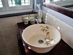 Villa, varias camas | Baño | Ducha y bañera profunda