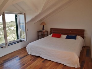 Villa, plusieurs lits | Cuisine privée | Plaque de cuisson, lave-vaisselle, cafetière/bouilloire