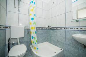 Apartment, Multiple Beds | Bathroom