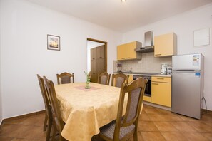 Appartement, plusieurs lits | Cuisine privée
