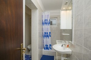 Apartment, 2 Double Beds | Bathroom | Shower - Apartments Sabljak (Rab)