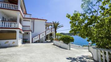 Apartment, 2 Doppelbetten | Außenbereich