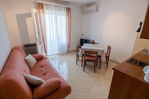 Appartamento, 1 letto matrimoniale con divano letto | Soggiorno | TV, caminetto