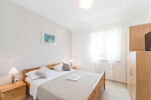Villa, letti multipli | Cucina privata | Forno, piano cottura, lavastoviglie, pentole/stoviglie/utensili