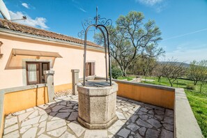 Villa, varias camas | Vista frontal de la propiedad