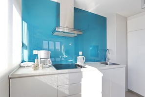 Refrigerador, horno, placa de cocina, lavavajillas