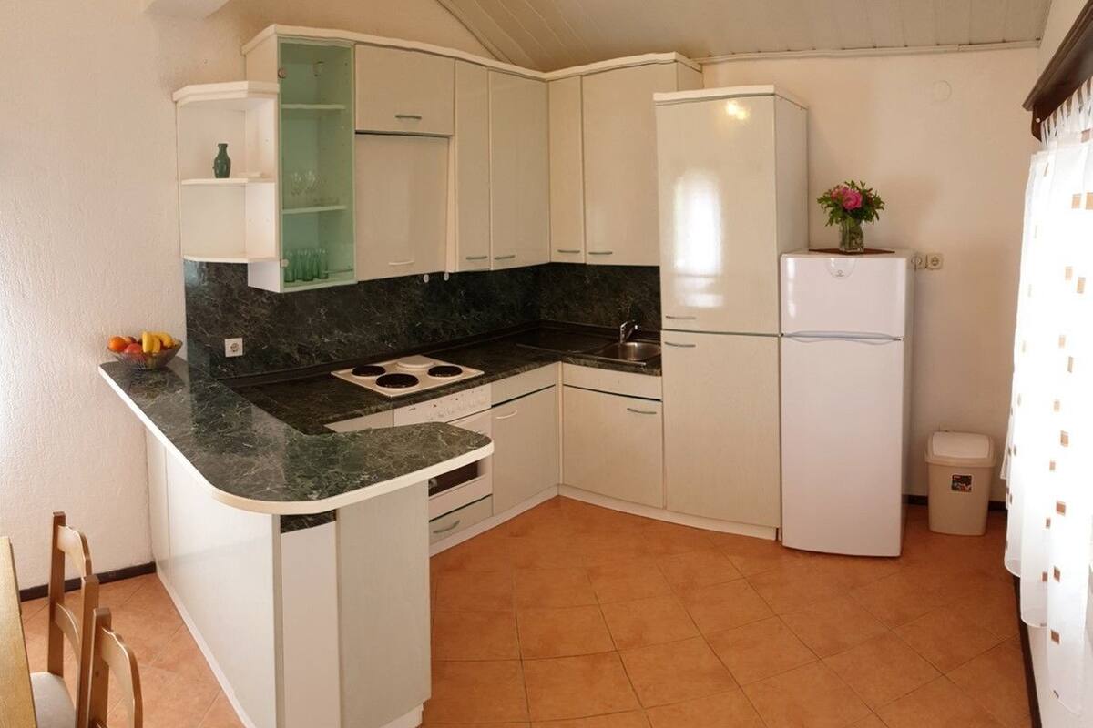 Apartment, Multiple Beds | Private kitchen | Coffee/tea maker, stovetop, toaster, cookware/dishes/utensils