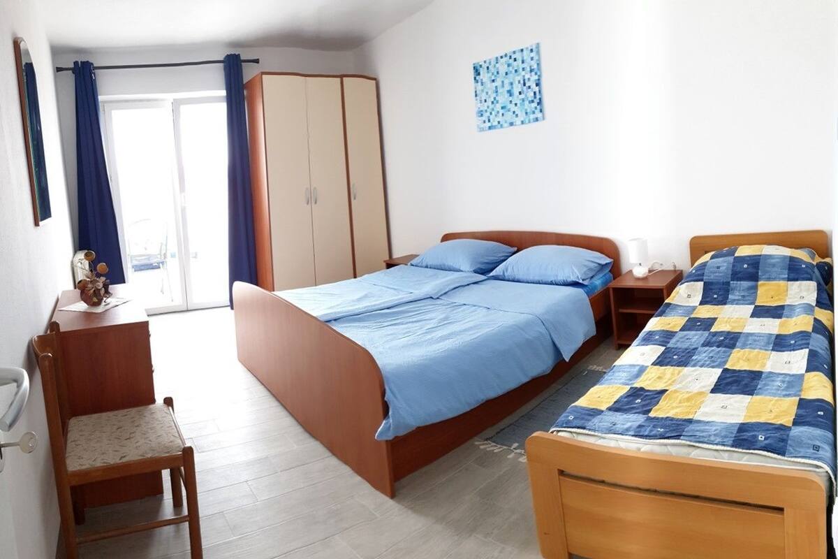 Apartment, Multiple Beds | WiFi (free), bed sheets