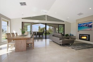 Interior - Woodbine Waters Lakehouse (Yarrawonga)
