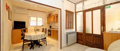 Apartment, 2 Queen Beds | Free WiFi, bed sheets