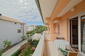 Apartment, 1 Queen Bed | Balcony