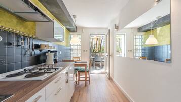 Apartment, 1 Doppelbett und Schlafsofa | Eigene Küche | Herdplatte, Geschirrspüler, Kochgeschirr/Geschirr/Besteck