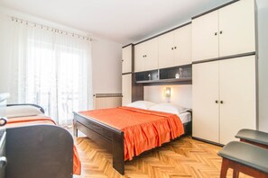 Apartment, Multiple Beds