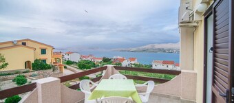 Apartments Valentić 1304 Pag