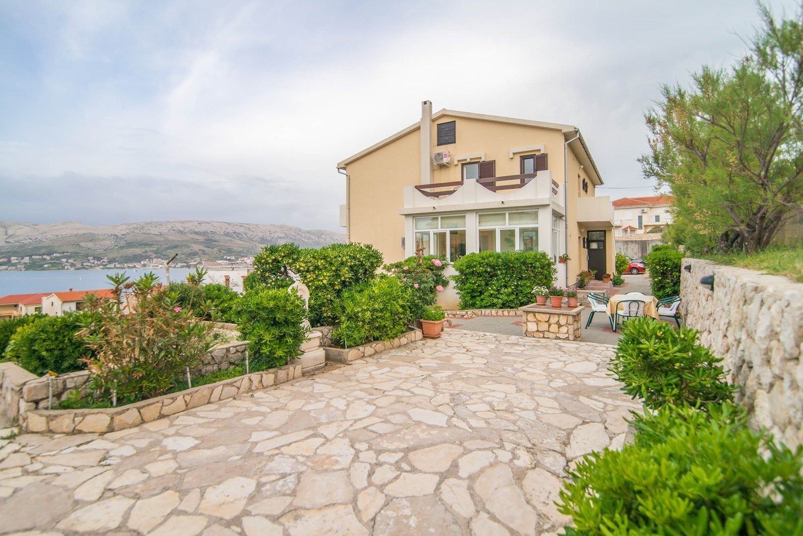 المنشأة من الخارج