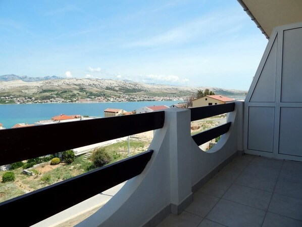 Appartement, plusieurs lits | Balcon