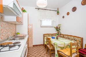 Apartment, Mehrere Betten | Eigene Küche | Herdplatte, Kochgeschirr/Geschirr/Besteck