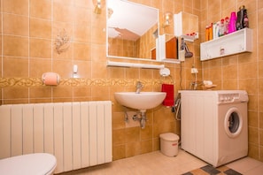 Apartment, Multiple Beds | Bathroom
