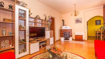 Apartment, Multiple Beds | Living room | TV