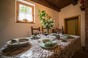 Horno, placa de cocina, lavavajillas, utensilios de cocina