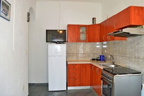 Apartment, 2 Double Beds | Private kitchen | Stovetop, coffee/tea maker, cookware/dishes/utensils