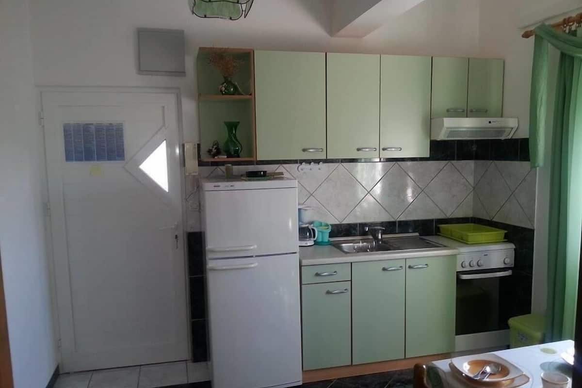 Apartment, 2 Double Beds | Private kitchen | Fridge, oven, stovetop, coffee/tea maker